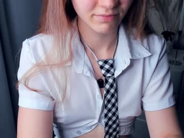 girl Sex Cam Older Woman with caressing_glance