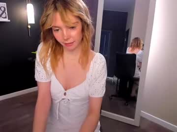 girl Sex Cam Older Woman with carly_coy