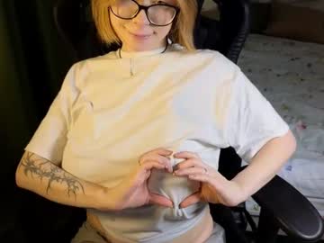girl
        jokerbatman69 cam image #237172