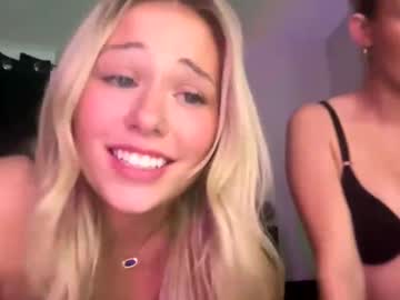 girl
        carolinecooperr cam image #215511