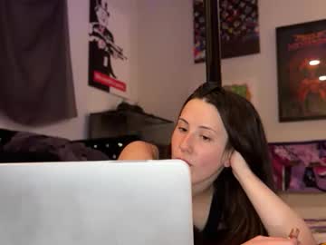 girl
        mayhem4ever cam image #190740