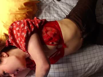 girl
        olive_fox cam image #74013