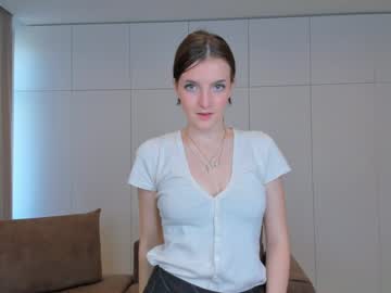 girl
        brittburt cam image #179939