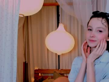 girl
        hailiemills cam image #19130