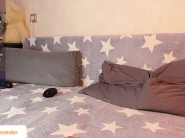girl
        alexyakitsune cam image #177761