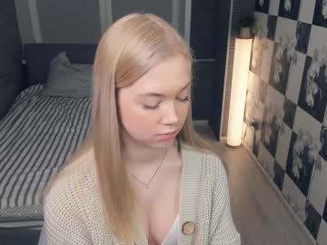 girl
        dollyady cam image #158361