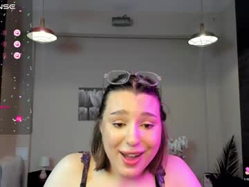 girl Sex Cam Older Woman with kylieeangel