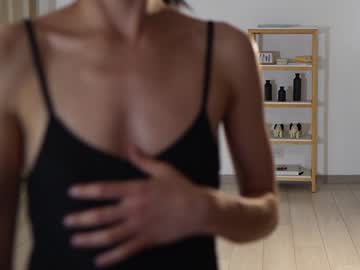 girl
        ellelure_ cam image #229060