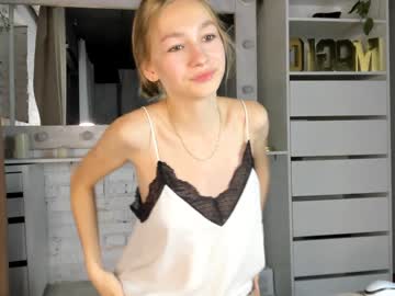 girl
        blondylilu cam image #8874