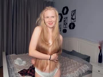 girl
        dexterity_of_love cam image #199948