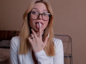 girl
        new_aliceworld cam image #144662
