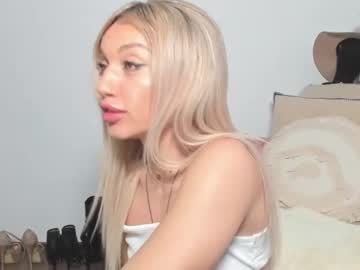 girl
        kattiafox cam image #193152