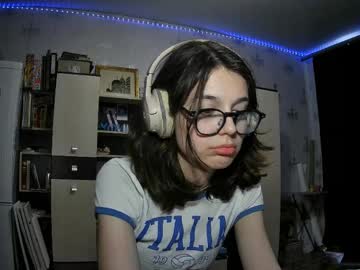 girl Sex Cam Older Woman with alodieherlan