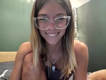 girl
        oliviahansleyy cam image #168914
