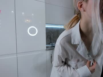girl
        lynetteesser cam image #186522