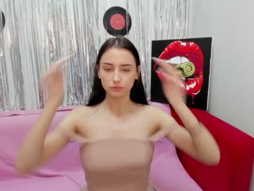 girl
        betsi_star cam image #166132