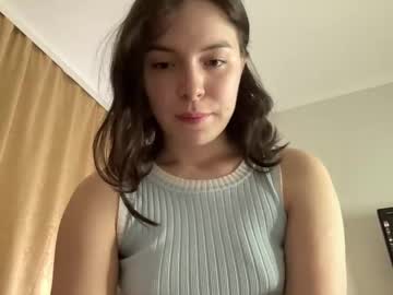 girl
        carlypops cam image #193589