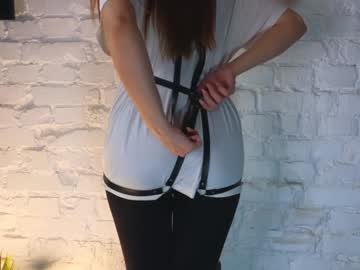 girl
        lili__baulenger_ cam image #218502