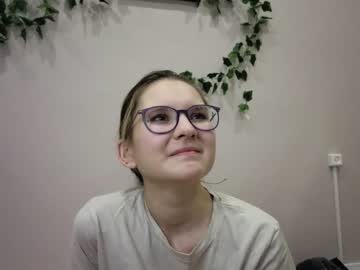 girl
        evepearce cam image #115606