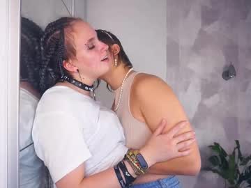 couple
        lornabones cam image #210985