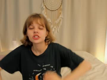girl
        jettabinford cam image #167983