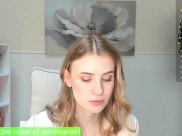 girl
        fannycullimore cam image #155015