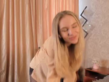 girl
        gertruda_shy cam image #74106