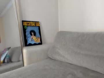 girl
        karinalin18 cam image #58143