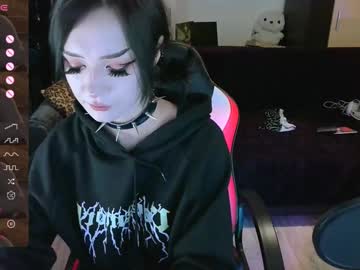 girl
        broodmommyy3 cam image #174352