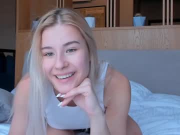 girl
        juliaberrin cam image #23529