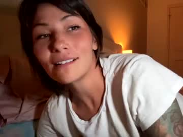 couple
        mollymariko cam image #171641