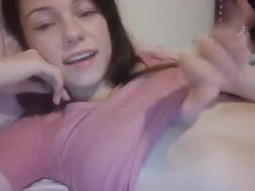 girl
        lilbbyily1 cam image #188033