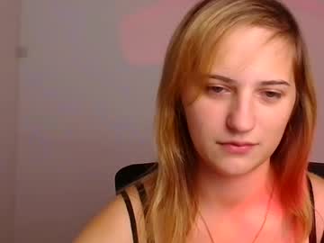 girl
        molly_lyyy cam image #206001