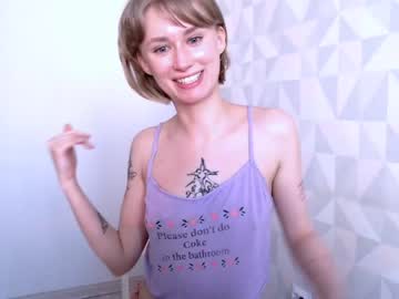 girl
        love_freya cam image #73806