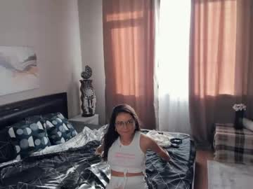 girl
        nonameflower cam image #176056