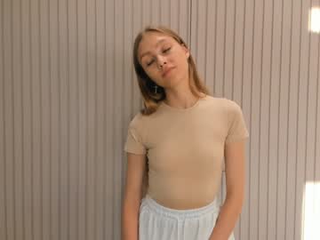girl
        moonlight_stacy cam image #186501