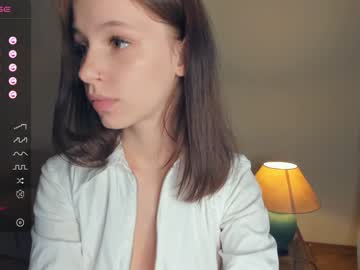 girl
        aura_ann cam image #136533
