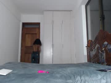 girl
        dollyjenne cam image #166345