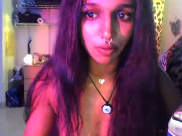 girl
        mon3ytr33 cam image #217908