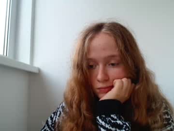girl
        bonniecain cam image #118130
