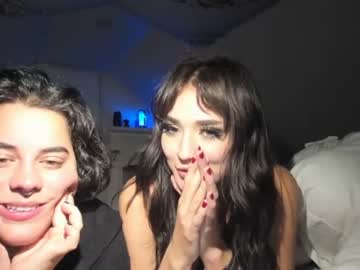 couple
        twogirls1strap cam image #127159