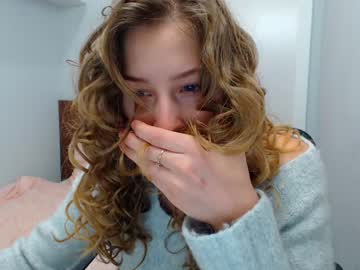 girl
        dame_mas99 cam image #29008