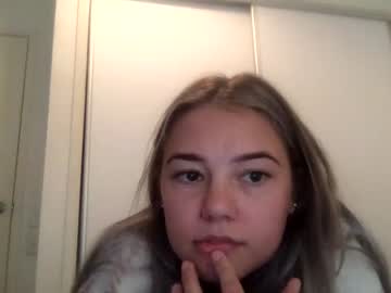 girl
        blondee18 cam image #104036
