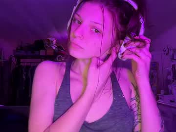 girl
        ultravioletts cam image #219843