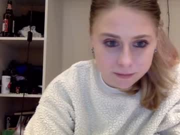 girl
        amelia_coder cam image #63673