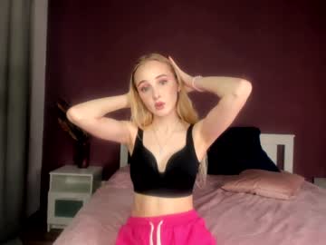 girl
        gia_myers cam image #132657