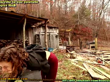 couple
        honeyand_thebear cam image #9612