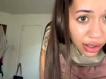 girl
        sexyskye111 cam image #192737