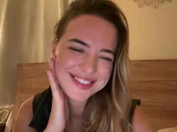 girl
        brookechance cam image #127710