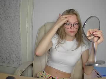 girl
        yourfitbarbie18 cam image #102657
